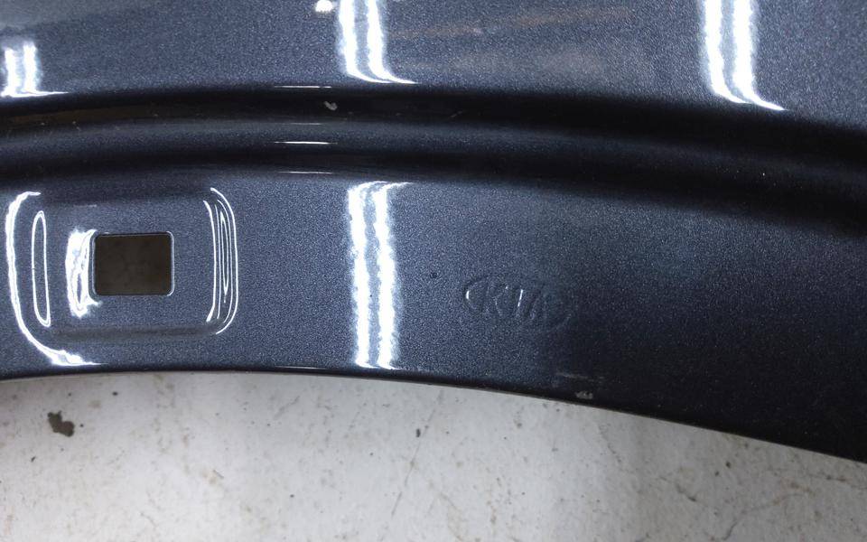 Крыло переднее правое