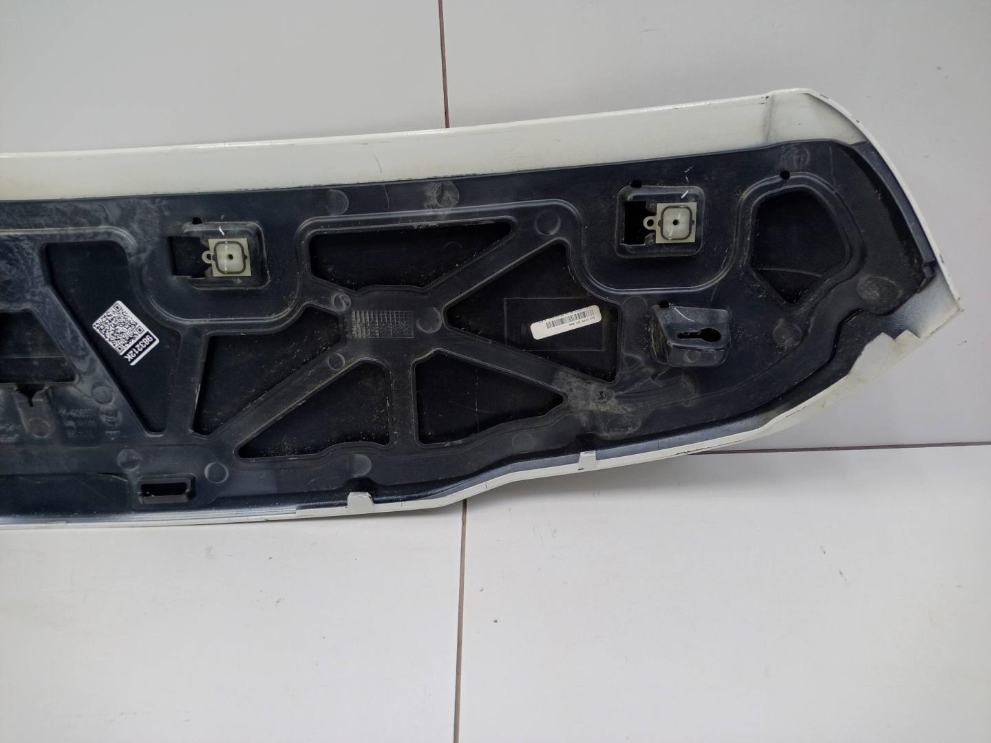 Спойлер (дефлектор) крышки багажника