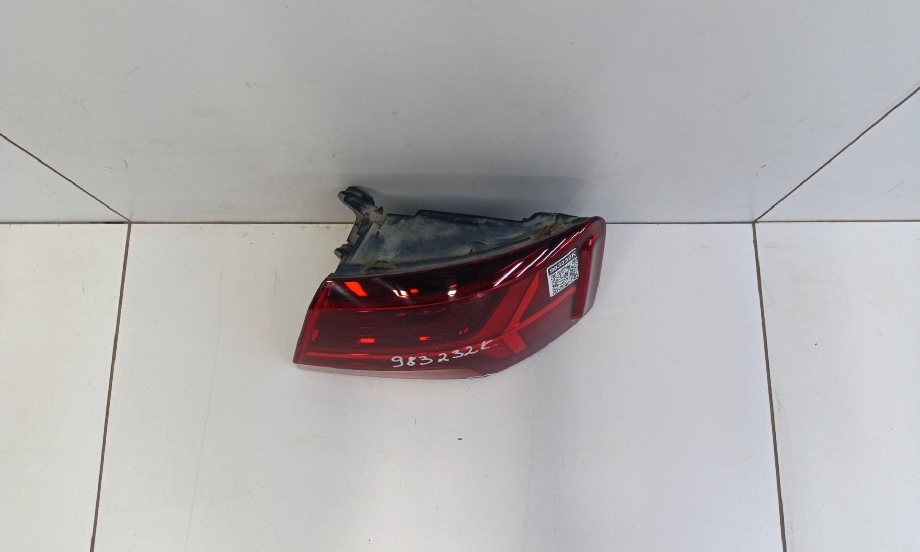 Фонарь задний наружный правый