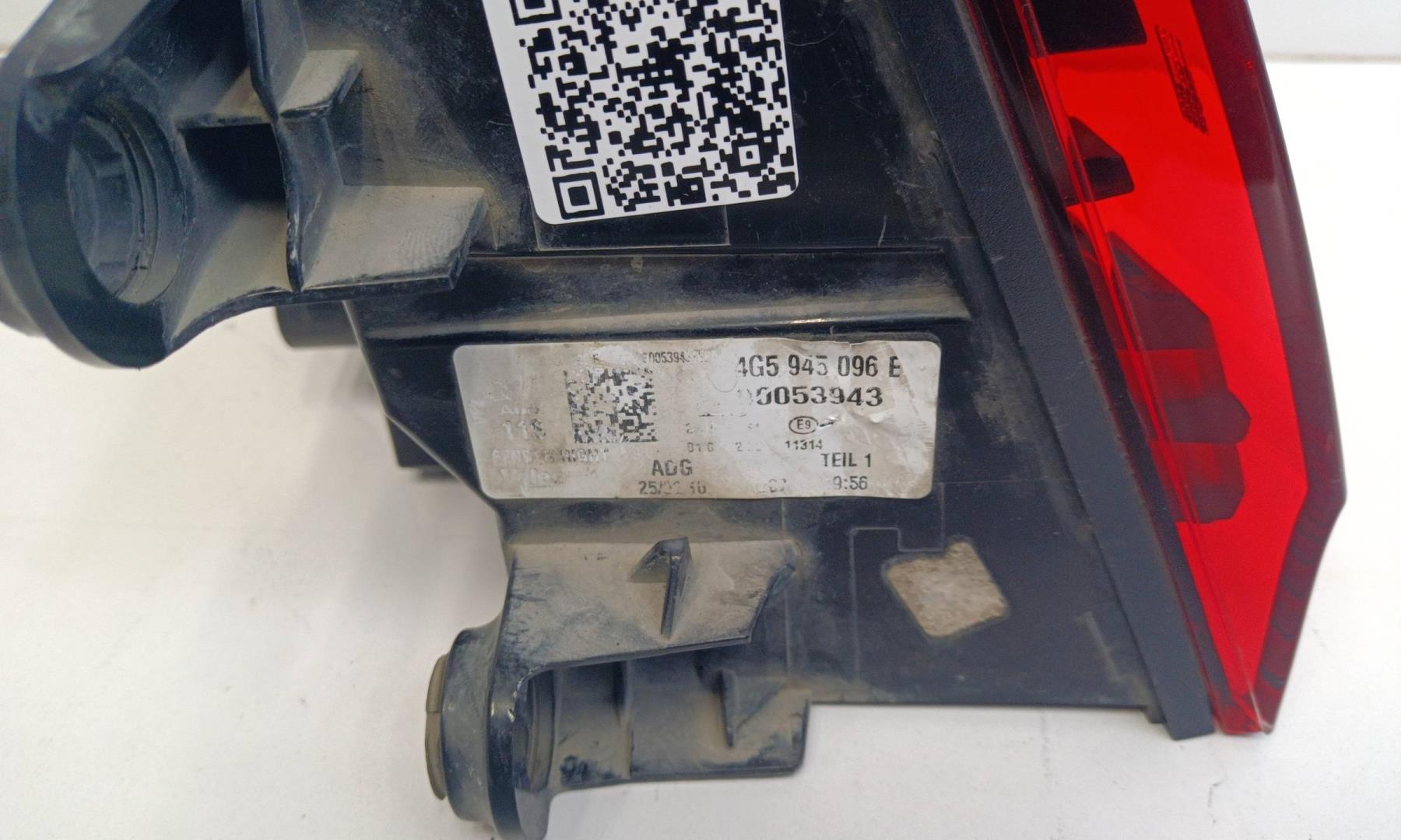 Фонарь задний наружный правый