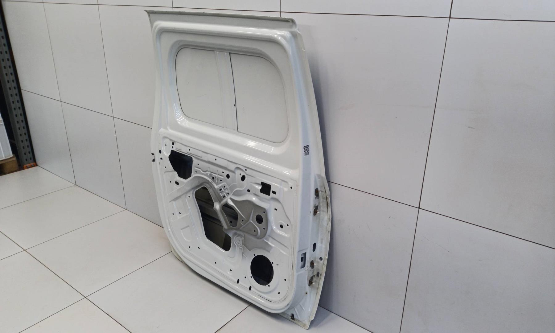 Дверь задняя левая