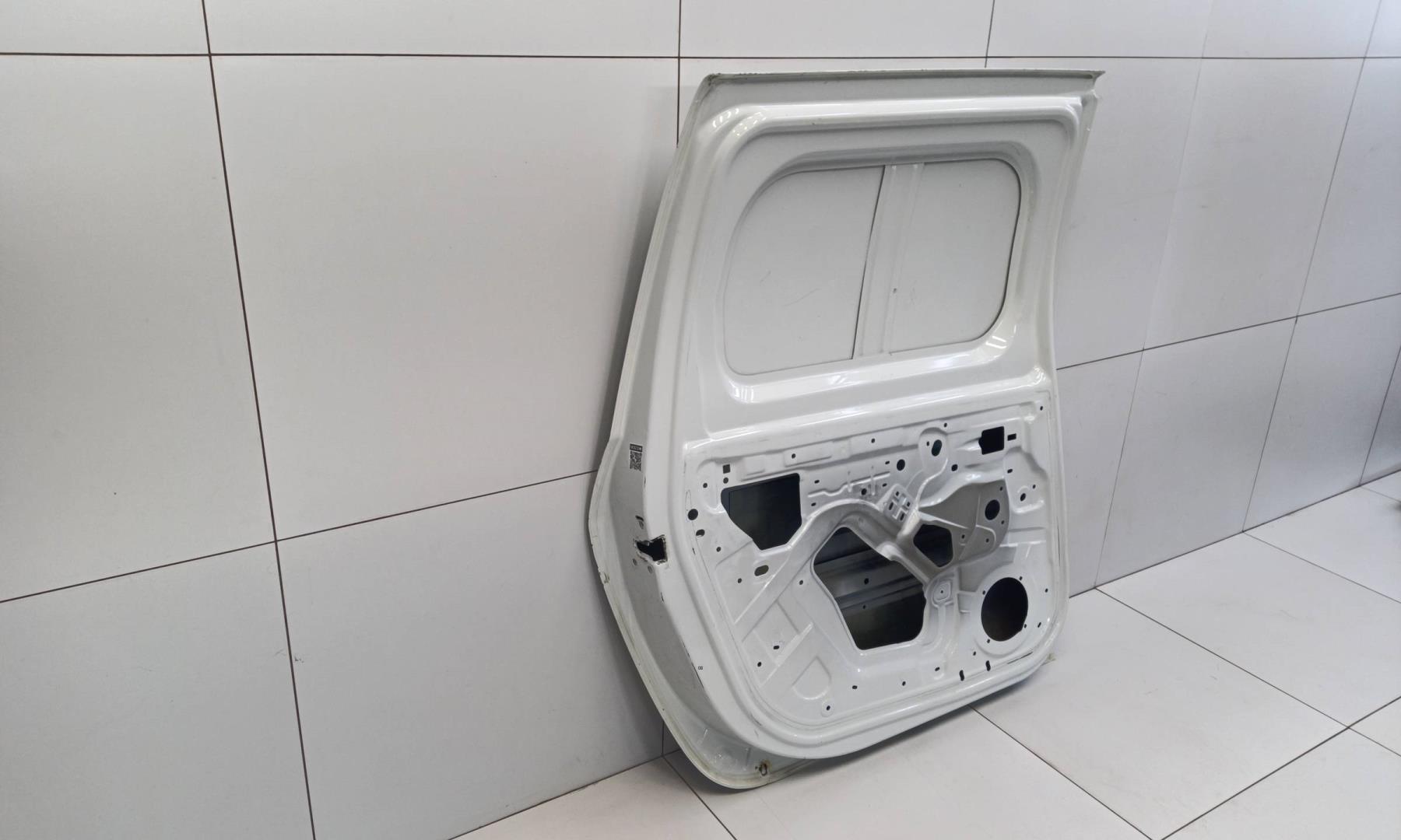 Дверь задняя левая