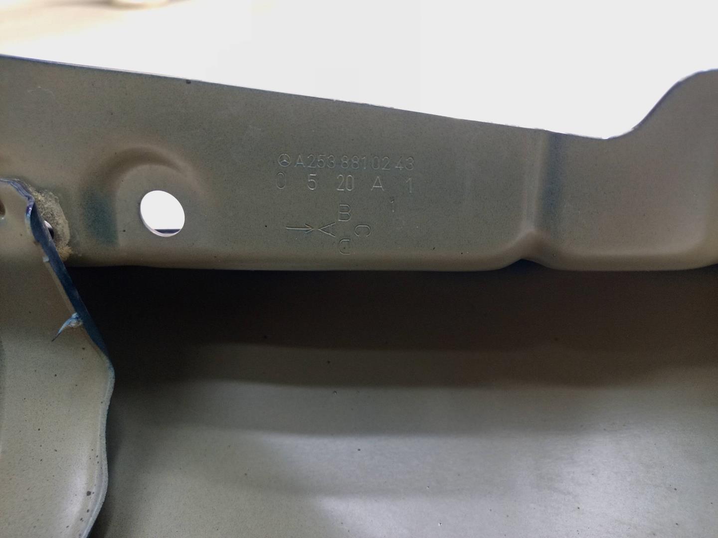 Крыло переднее правое