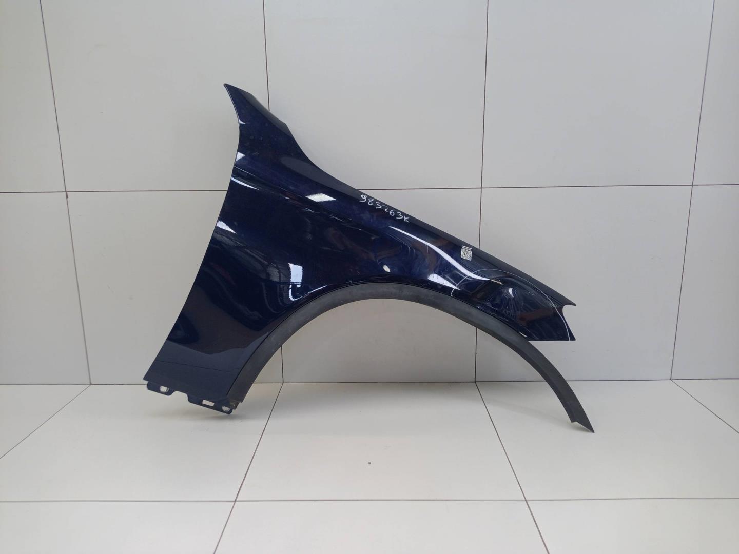 Крыло переднее правое