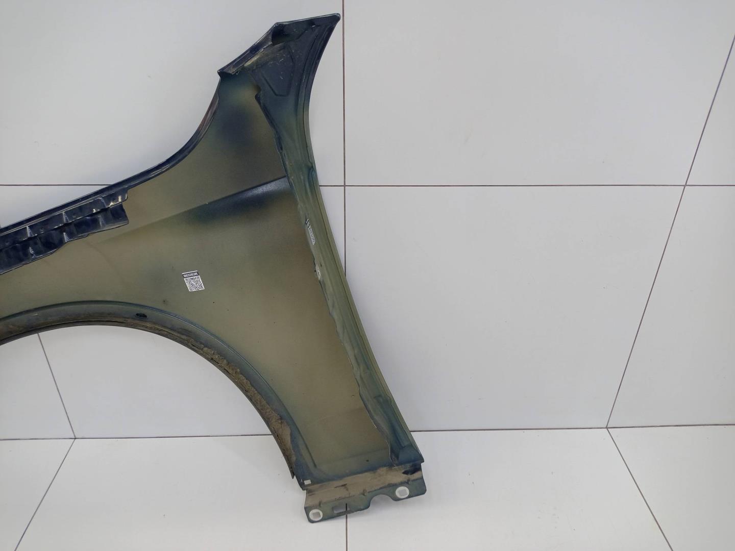 Крыло переднее правое