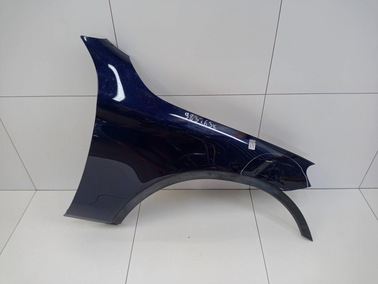 Крыло переднее правое