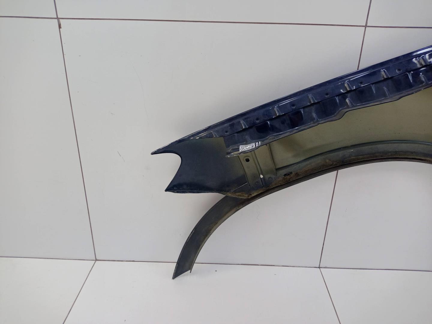 Крыло переднее правое