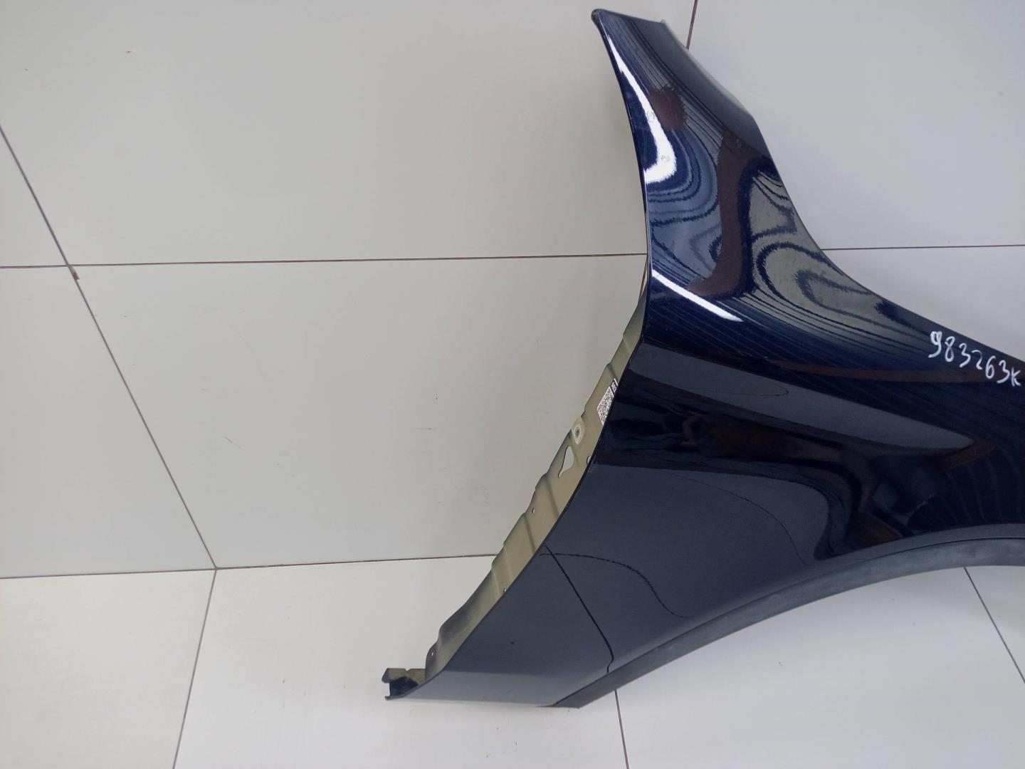 Крыло переднее правое