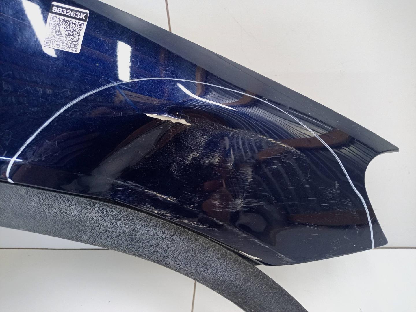 Крыло переднее правое