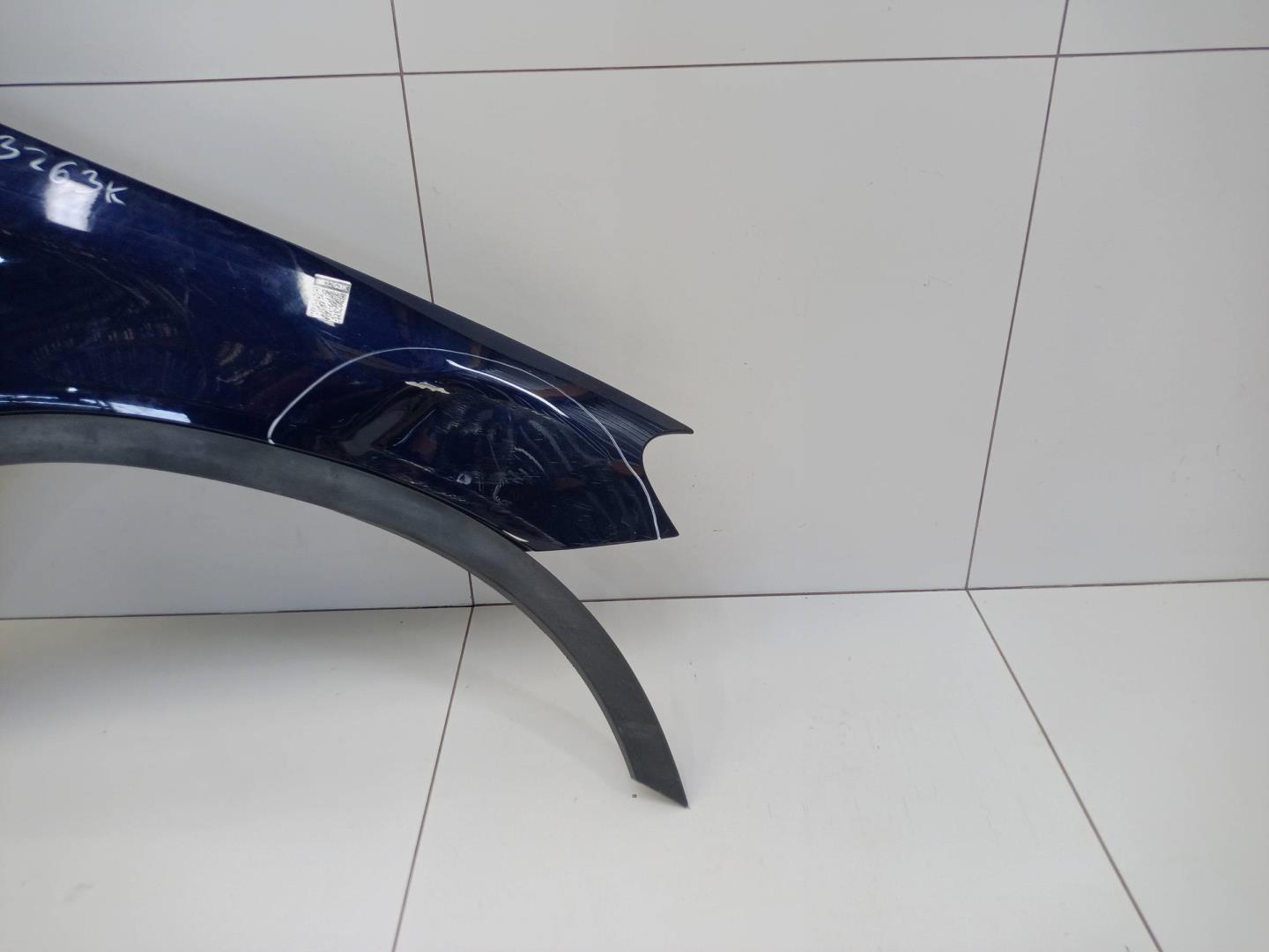 Крыло переднее правое