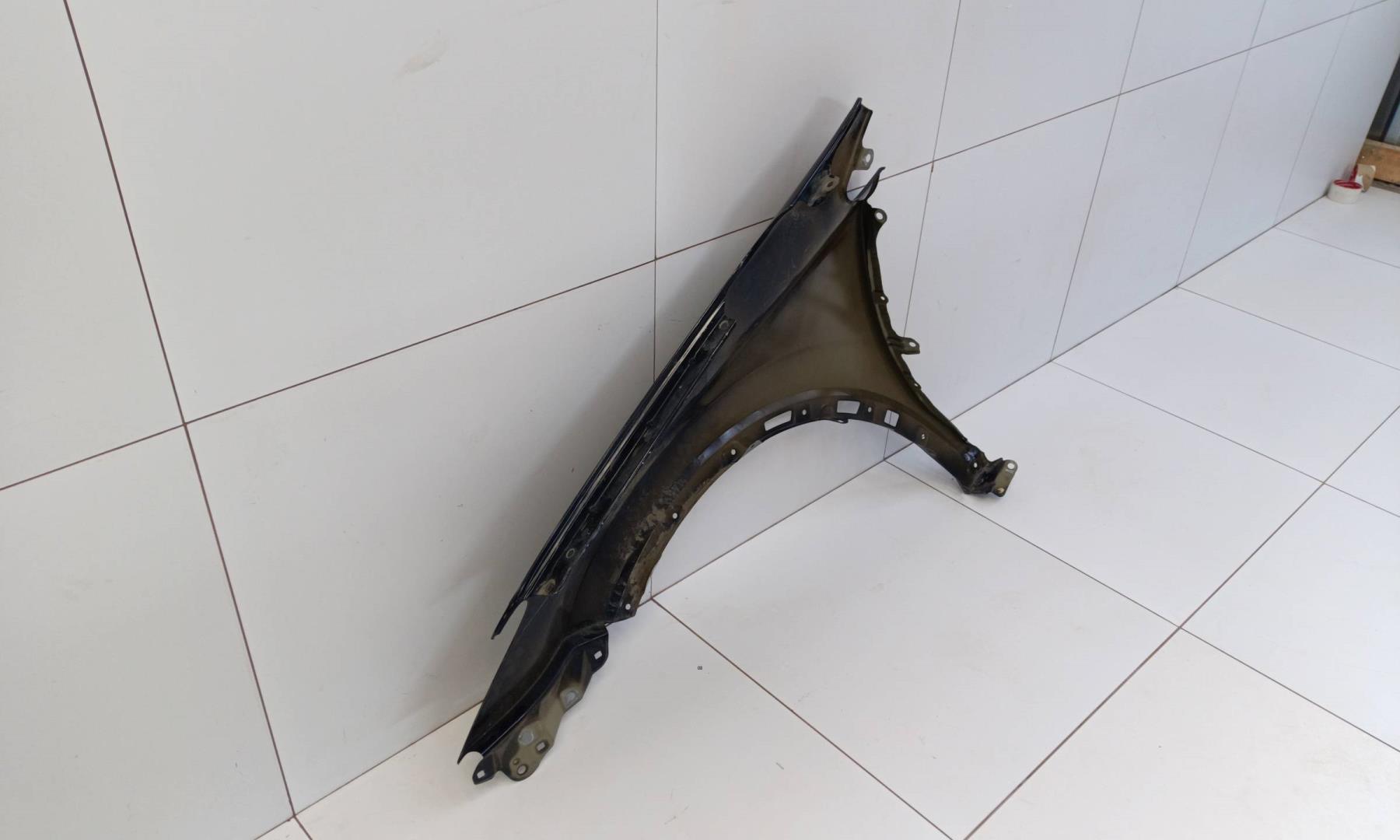 Крыло переднее правое