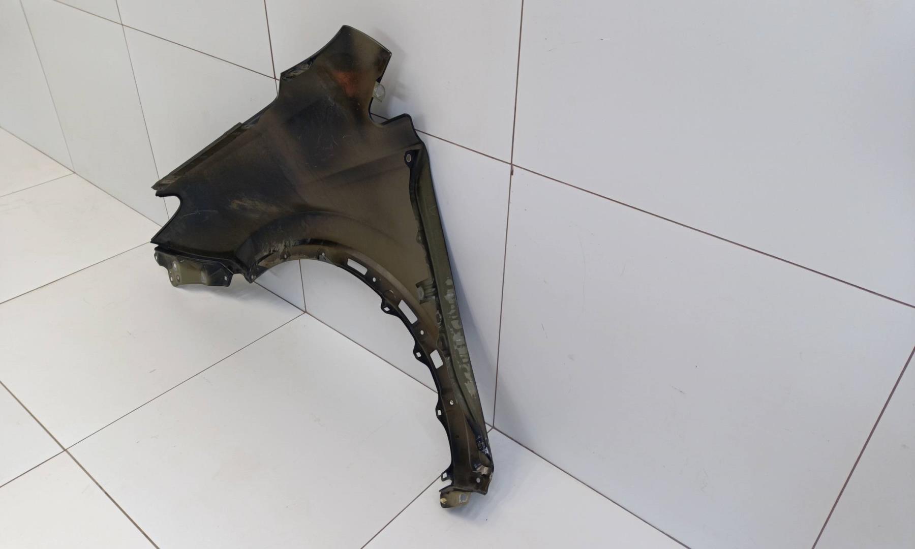 Крыло переднее правое