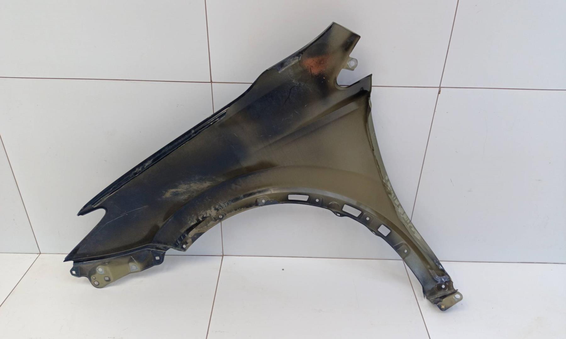 Крыло переднее правое