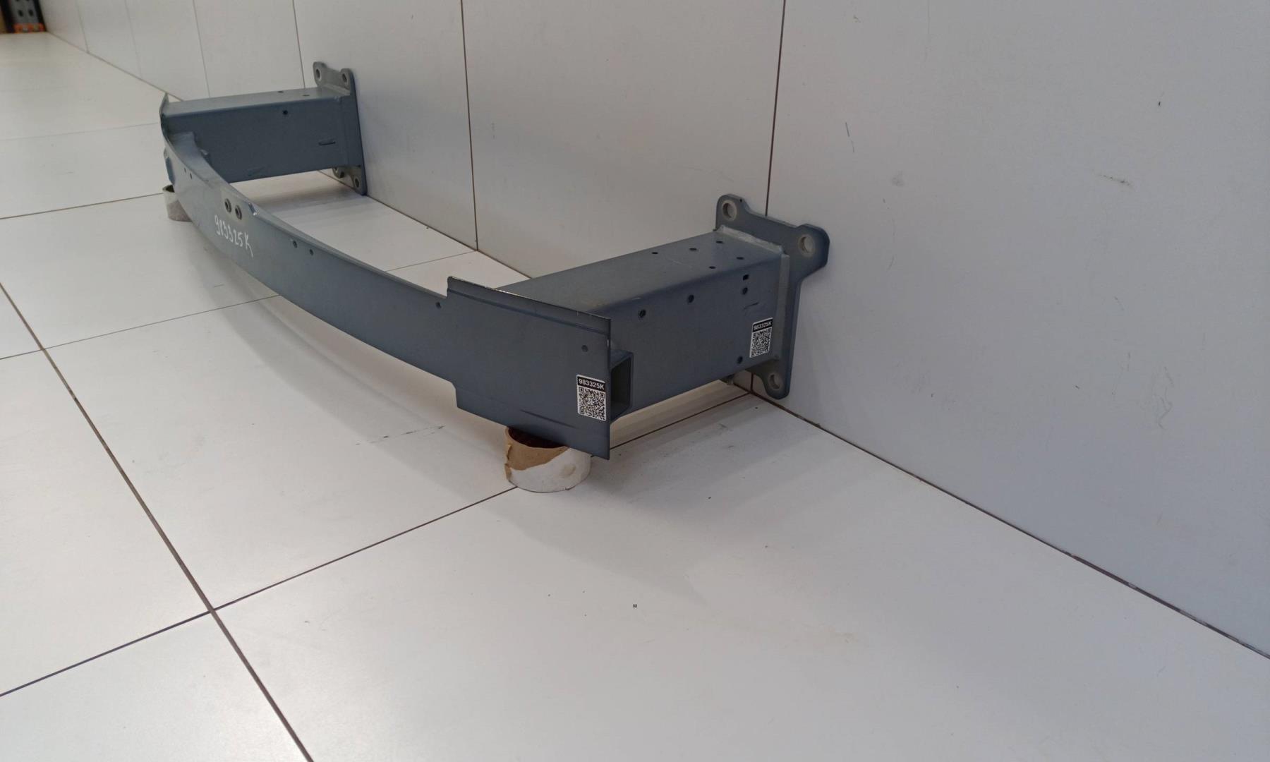 Усилитель переднего бампера