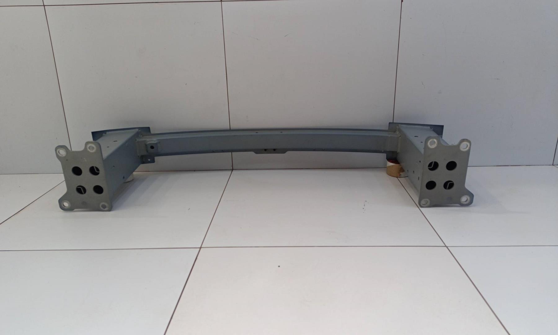 Усилитель переднего бампера