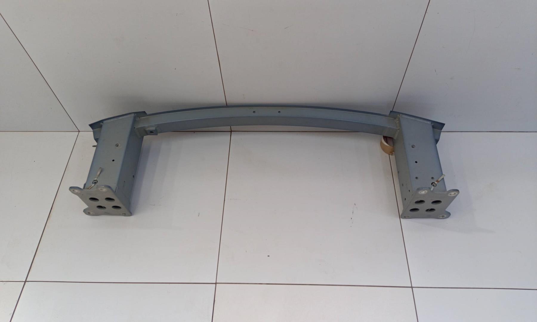 Усилитель переднего бампера