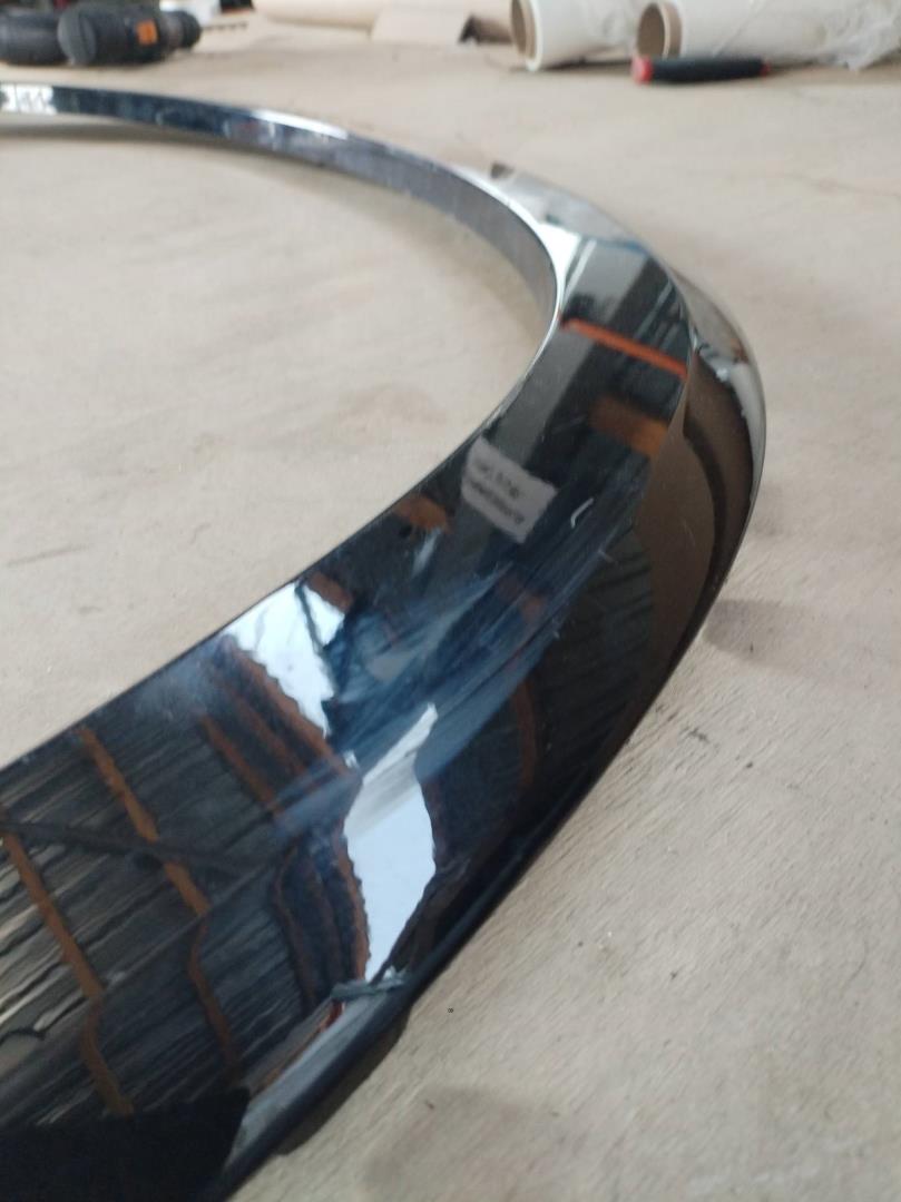 Накладка переднего крыла правого