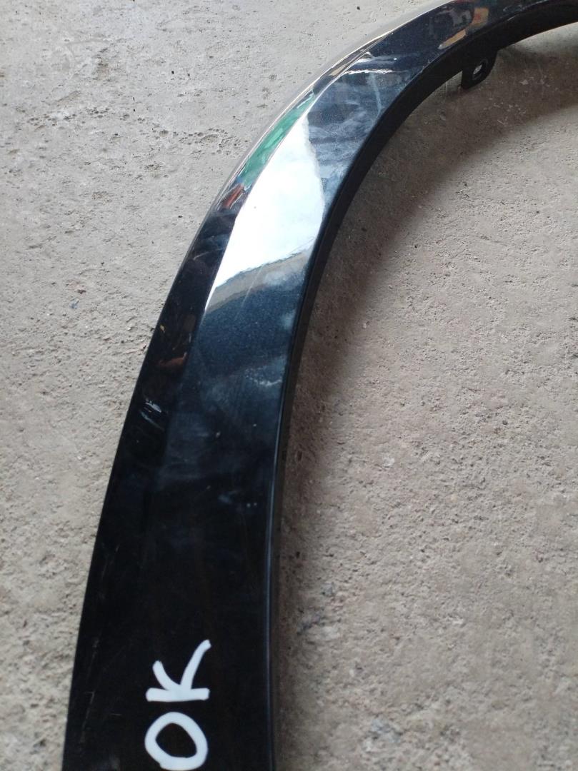 Накладка переднего крыла правого