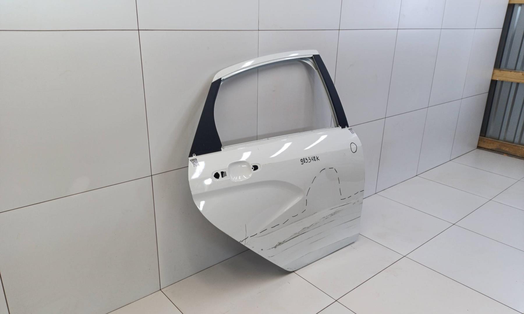 Дверь задняя правая