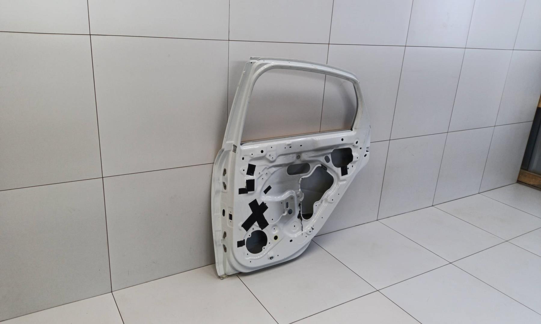 Дверь задняя правая