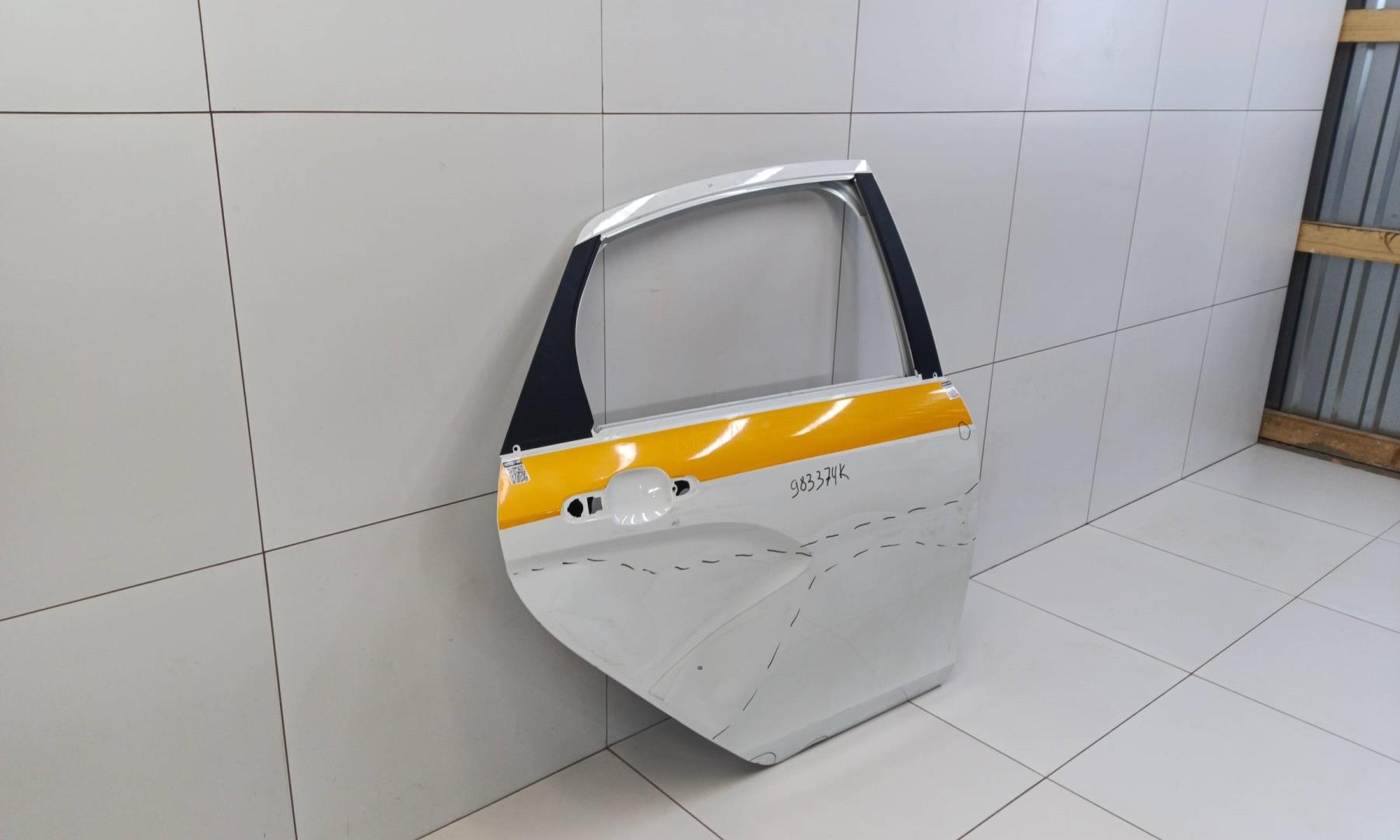 Дверь задняя правая