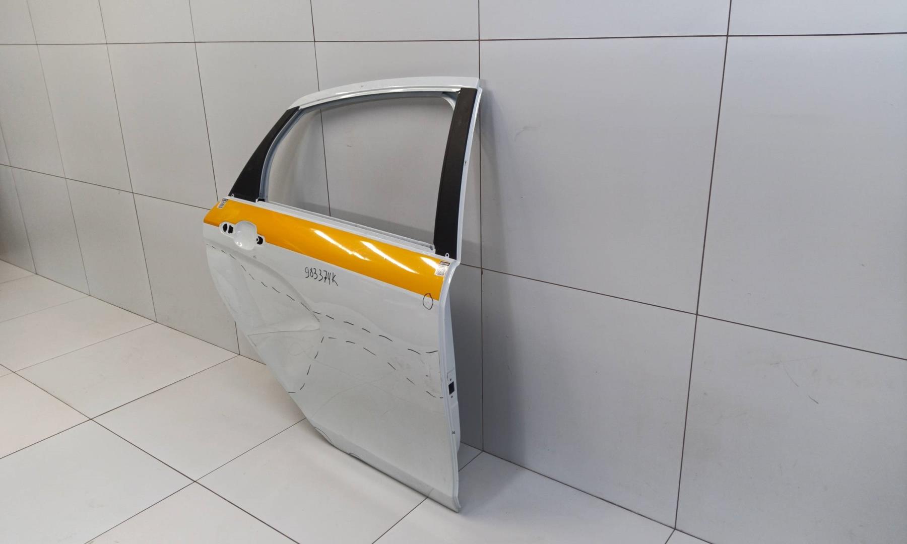 Дверь задняя правая