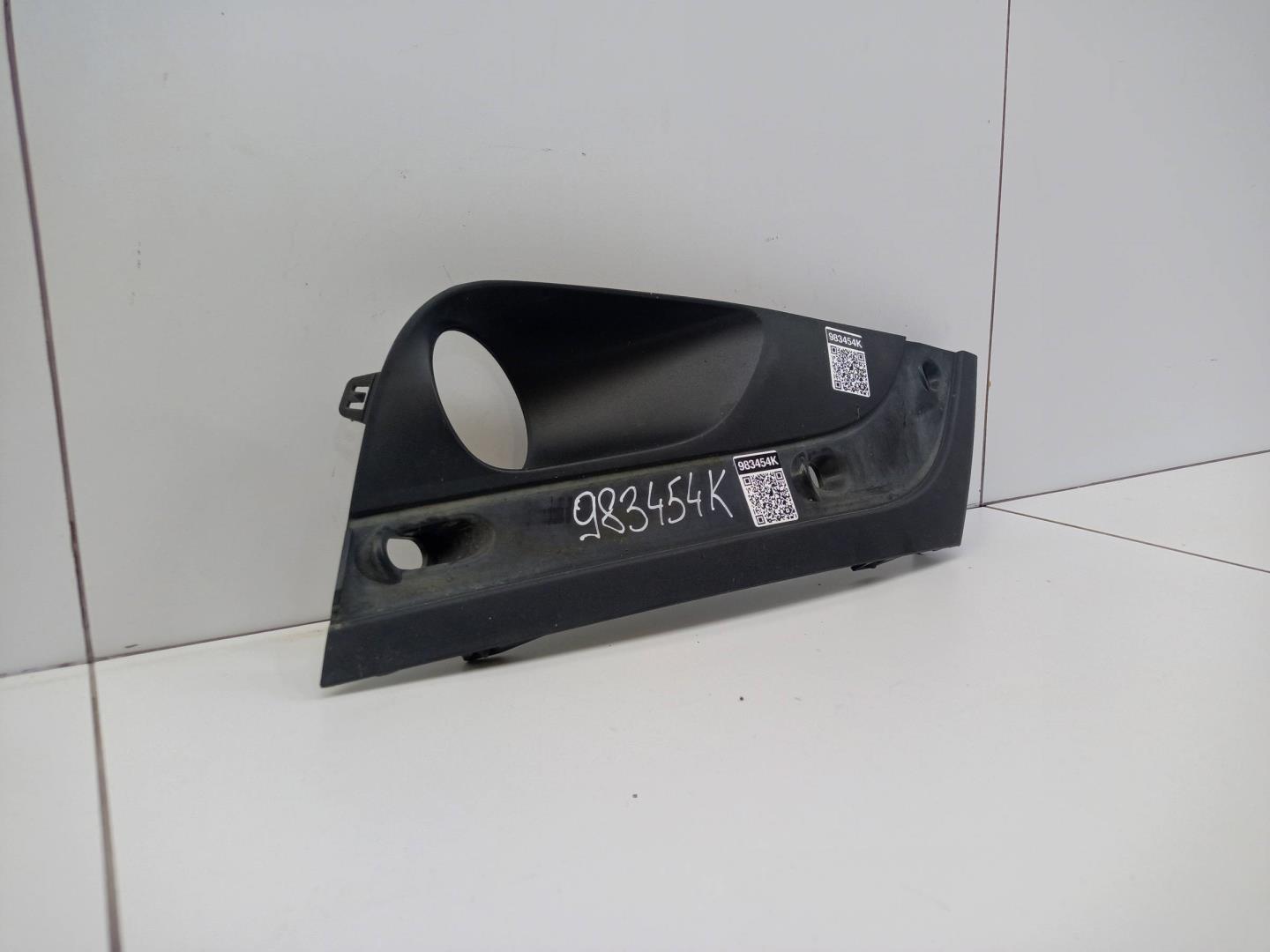 Накладка переднего бампера правая