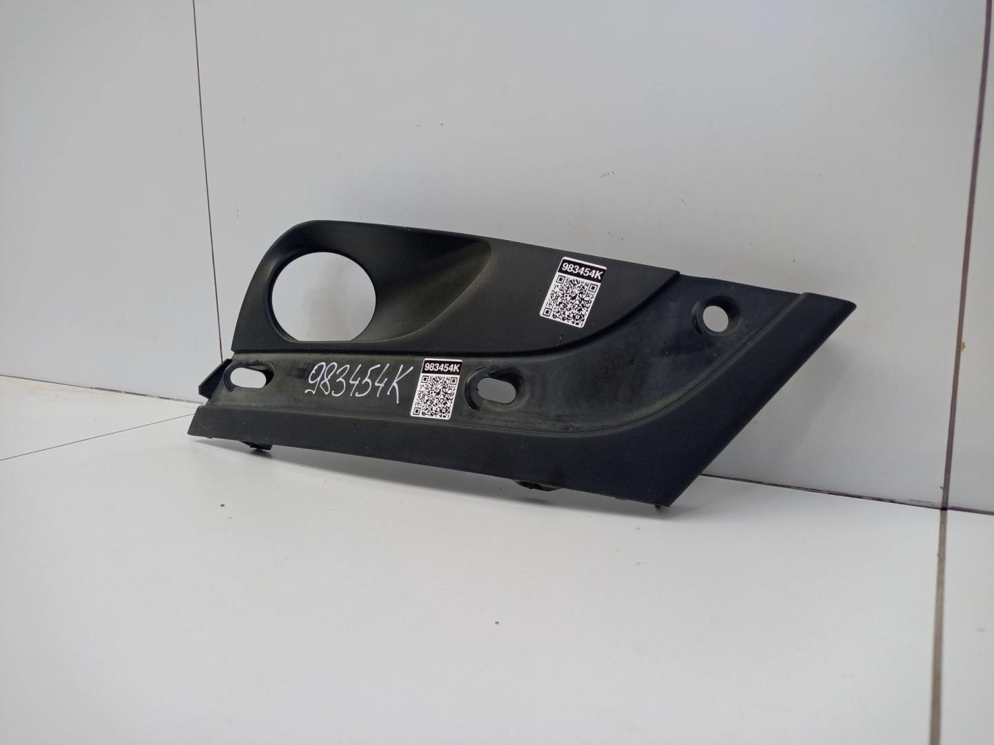 Накладка переднего бампера правая