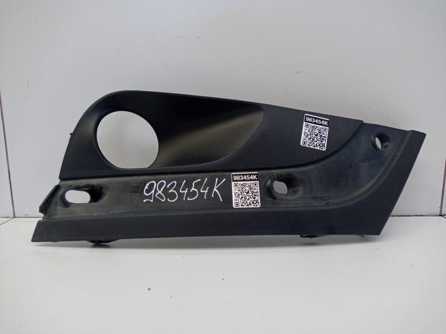 Накладка переднего бампера правая