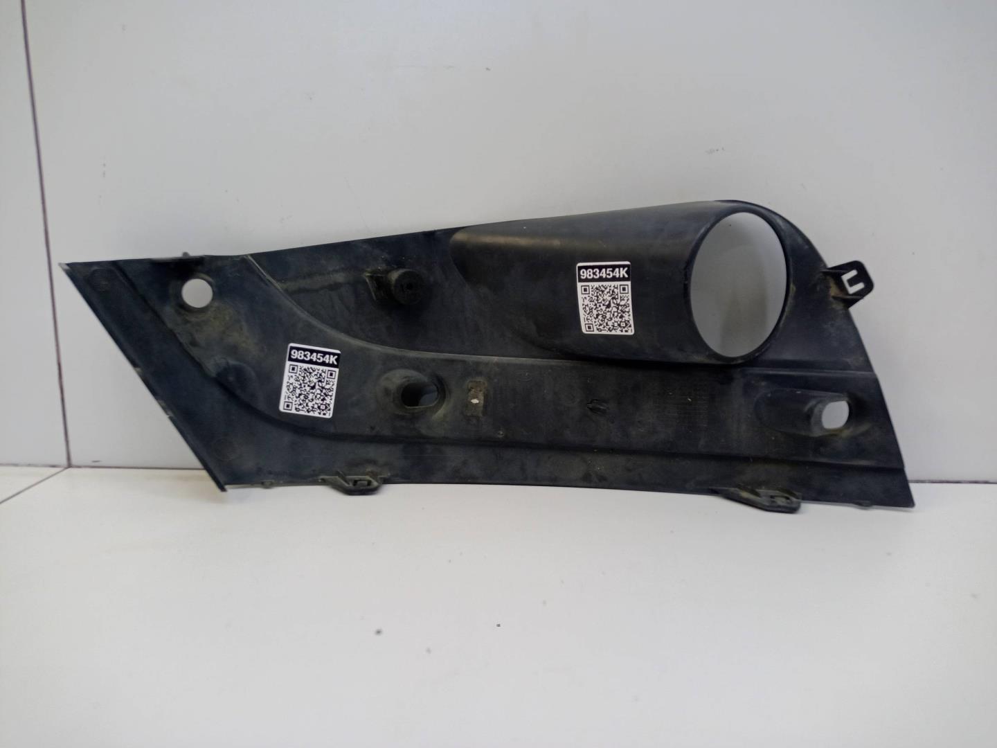 Накладка переднего бампера правая