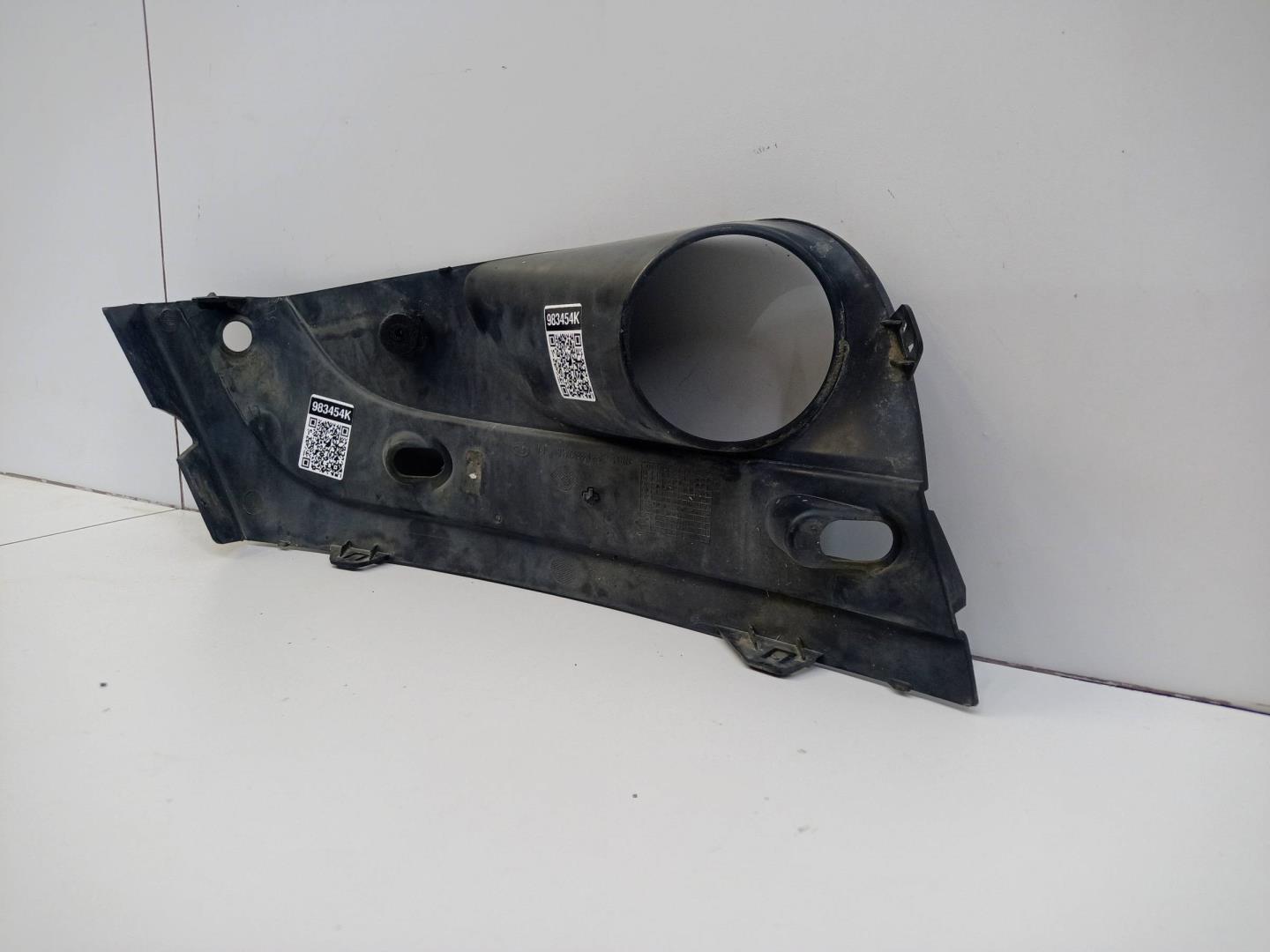 Накладка переднего бампера правая