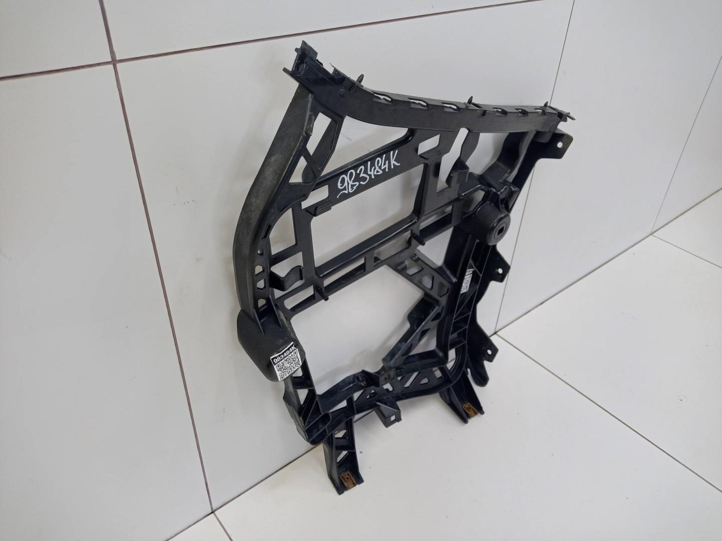 Кронштейн заднего бампера левый