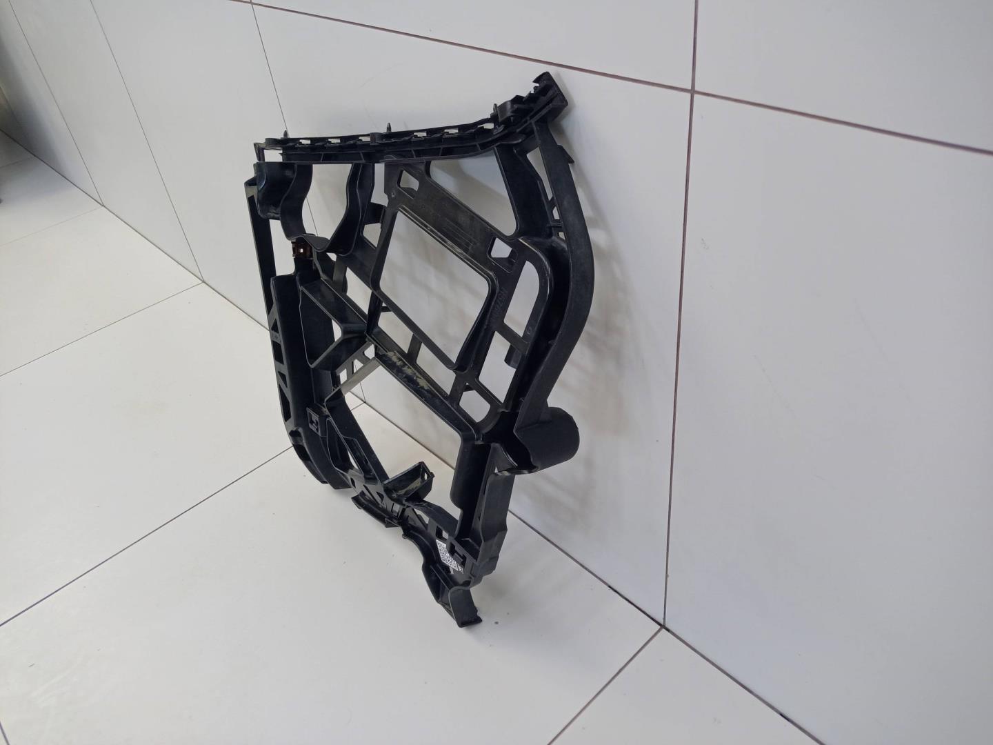 Кронштейн заднего бампера левый