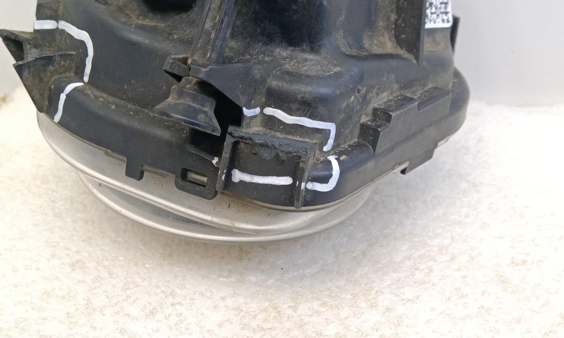 Фара противотуманная левая