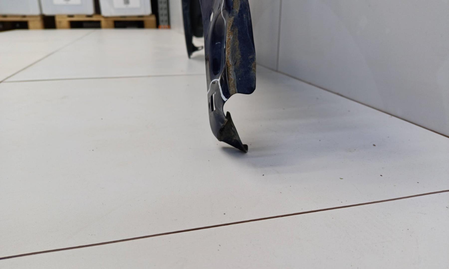 Крыло переднее правое