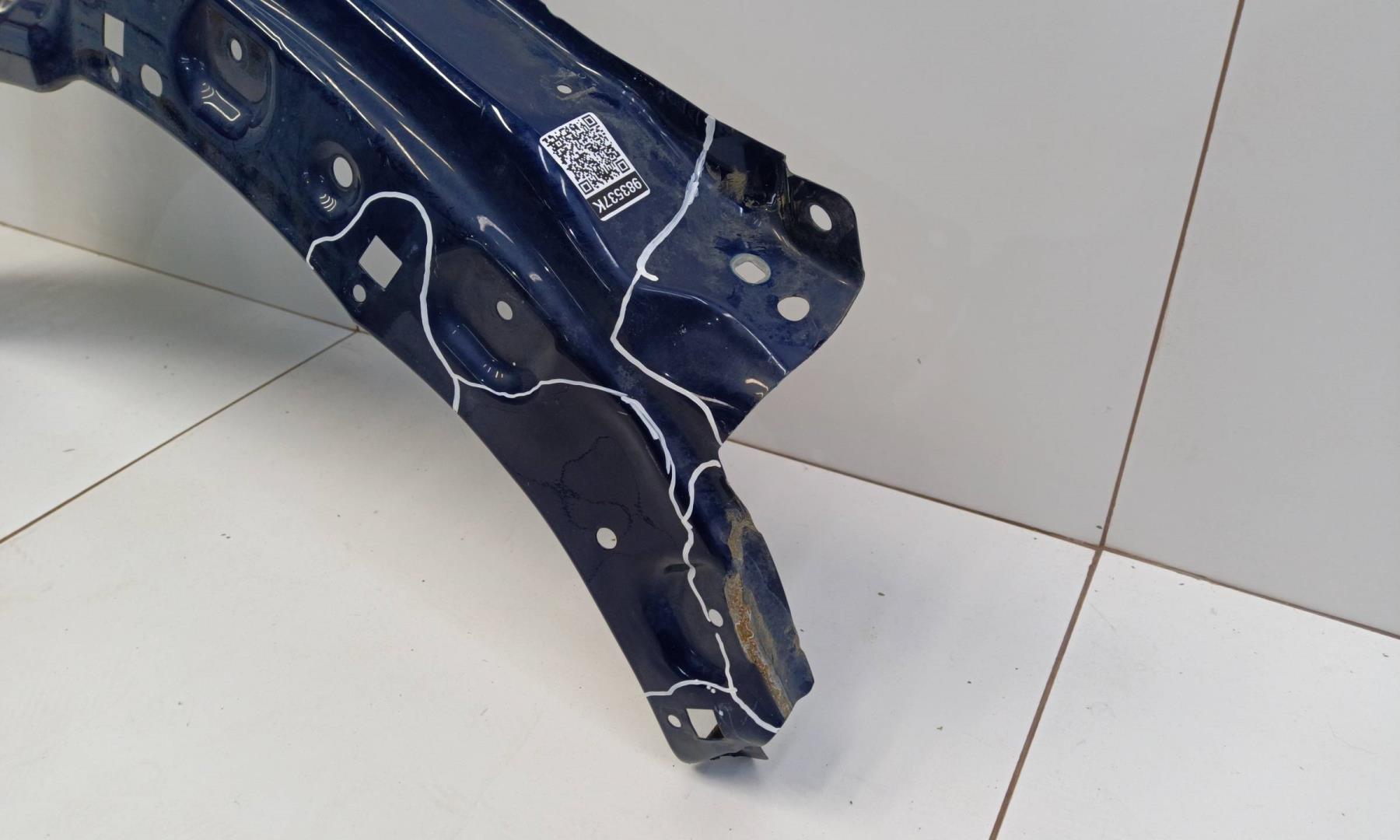 Крыло переднее правое