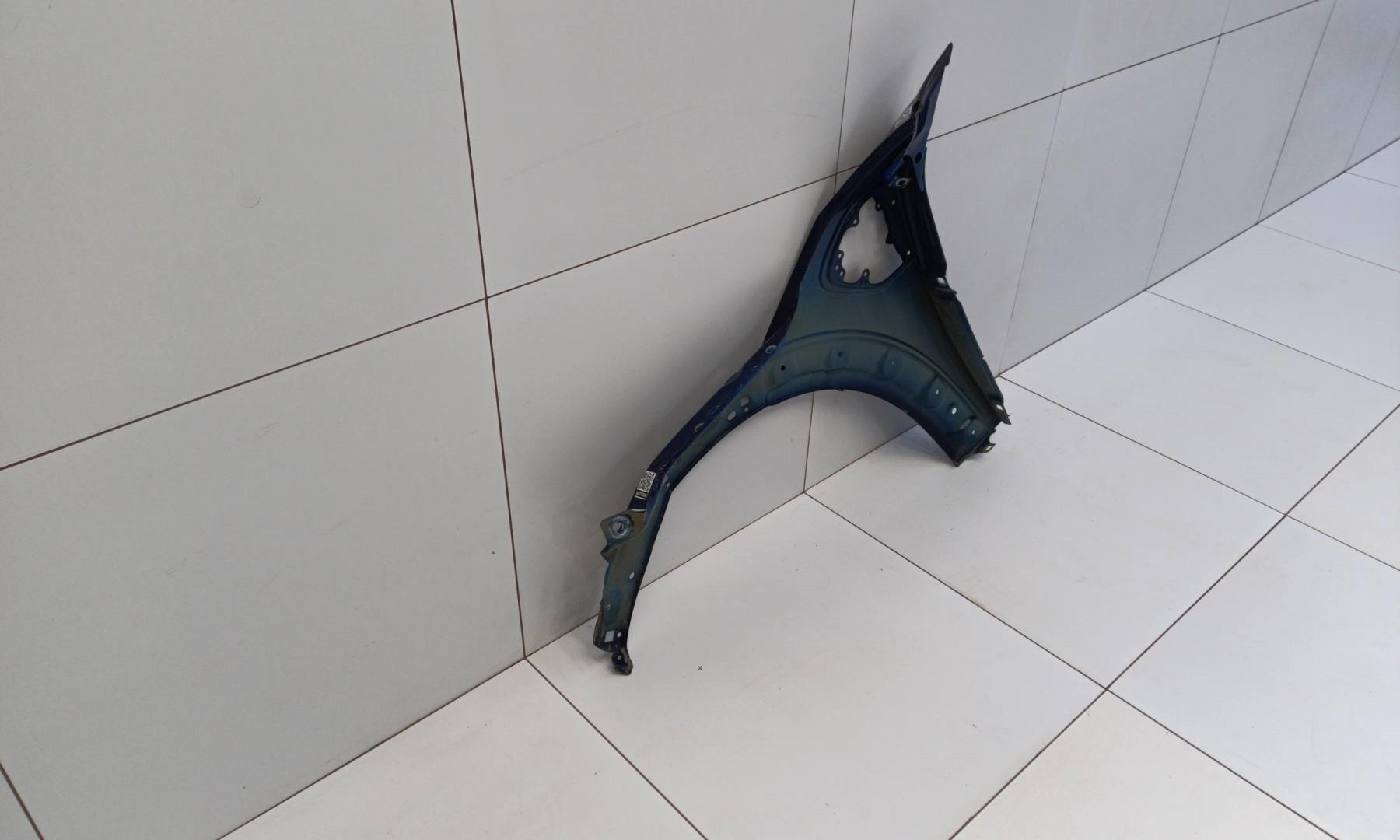 Крыло переднее правое