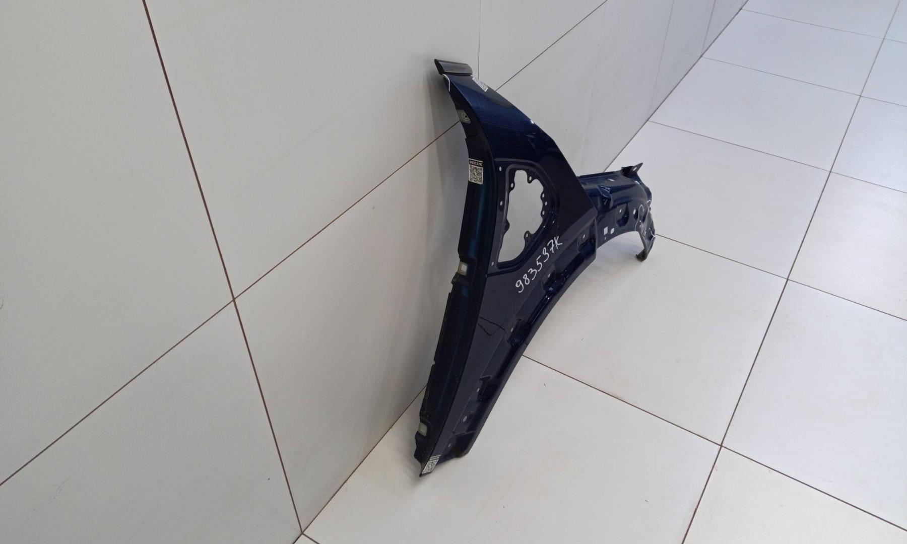 Крыло переднее правое