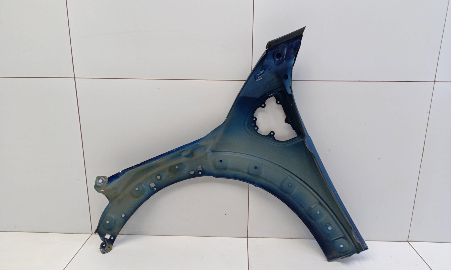 Крыло переднее правое