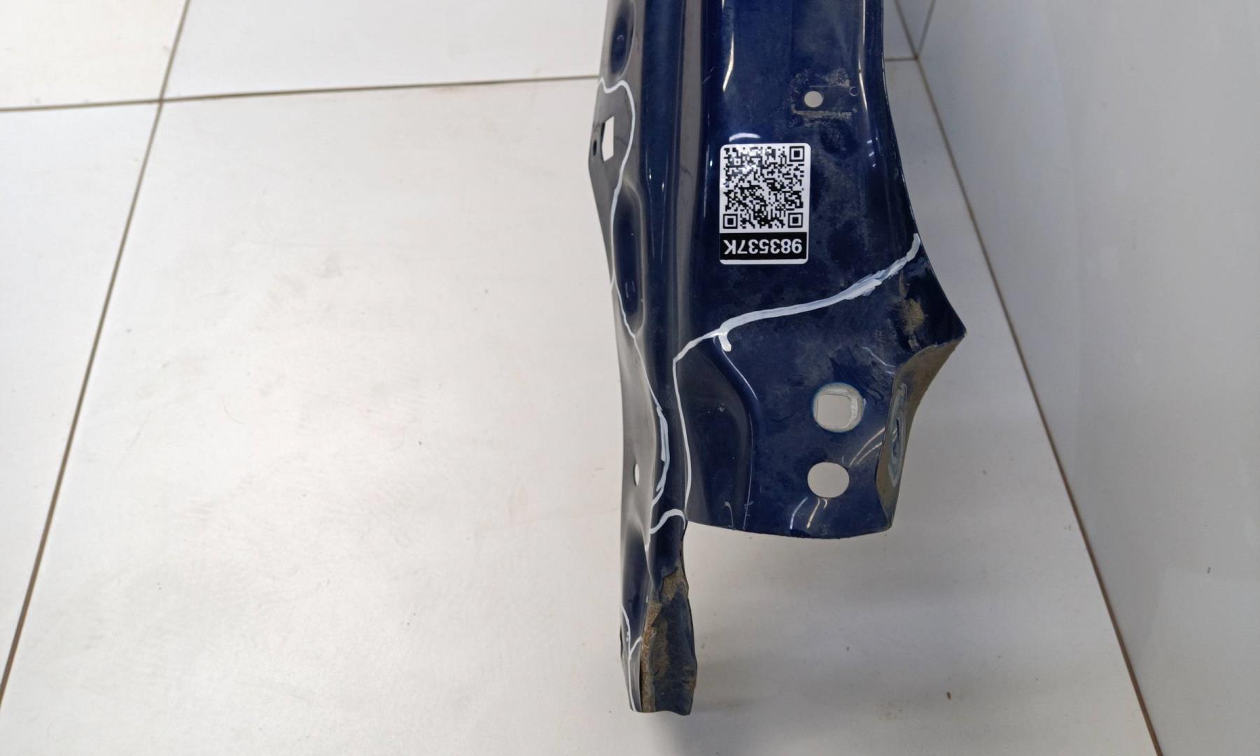 Крыло переднее правое