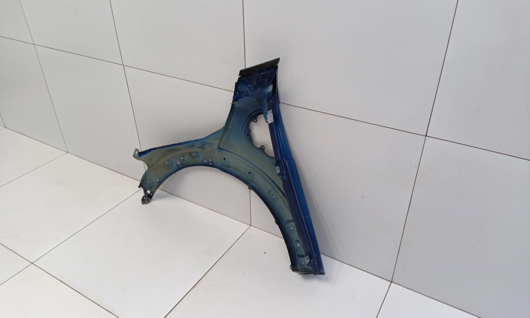 Крыло переднее правое