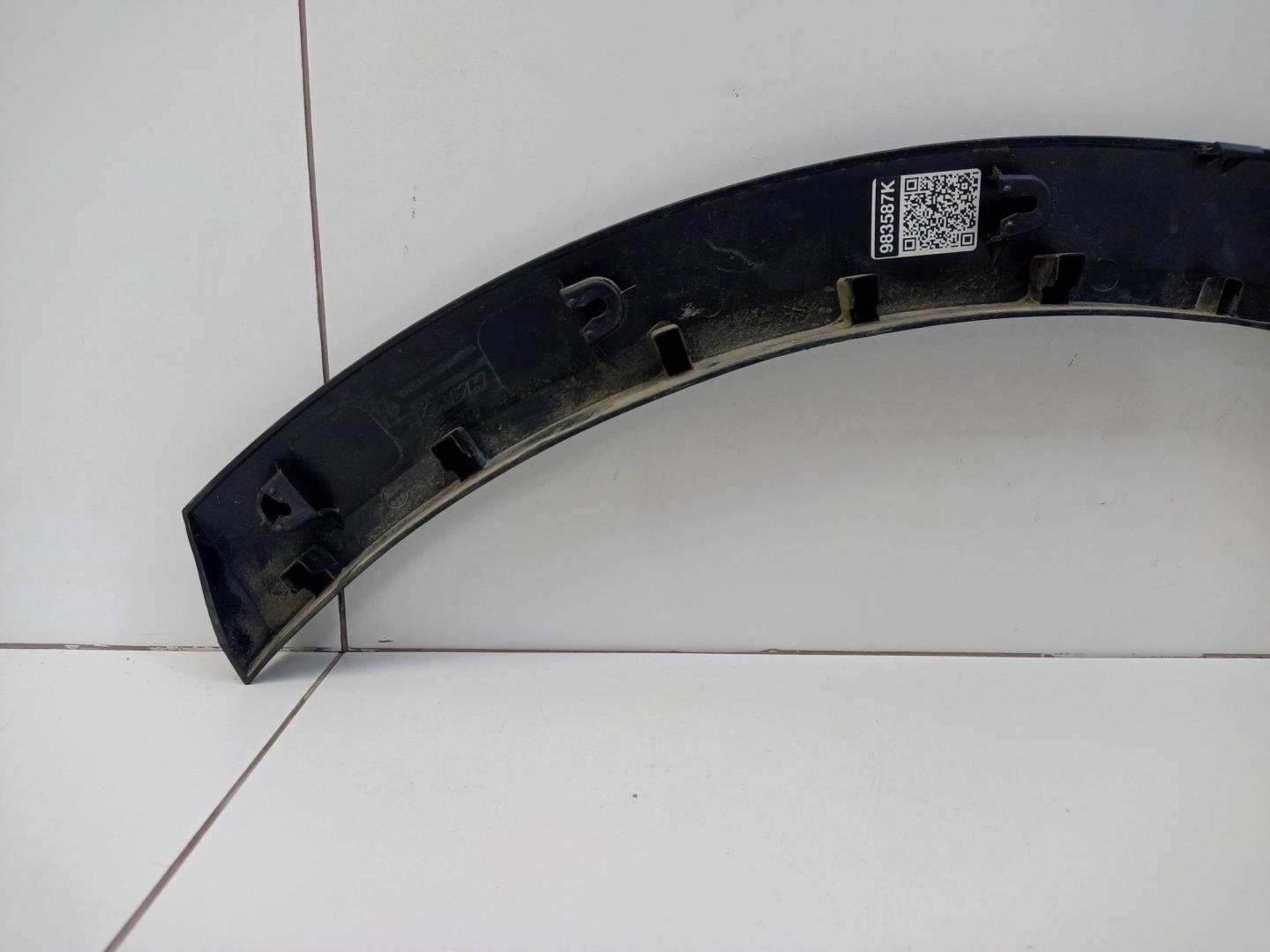 Накладка заднего крыла правого