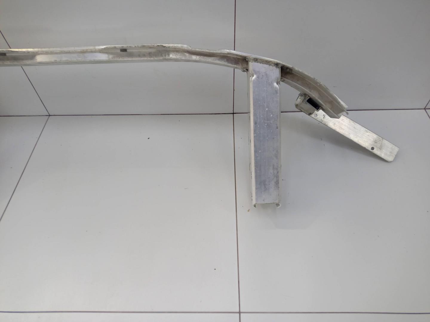 Усилитель переднего бампера