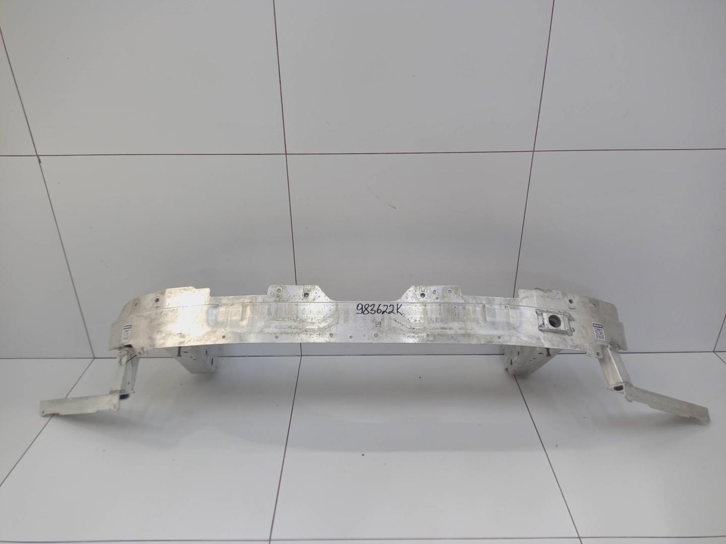 Усилитель переднего бампера