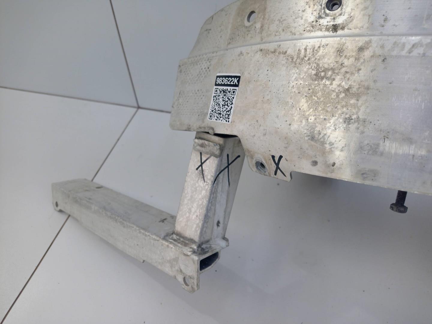 Усилитель переднего бампера