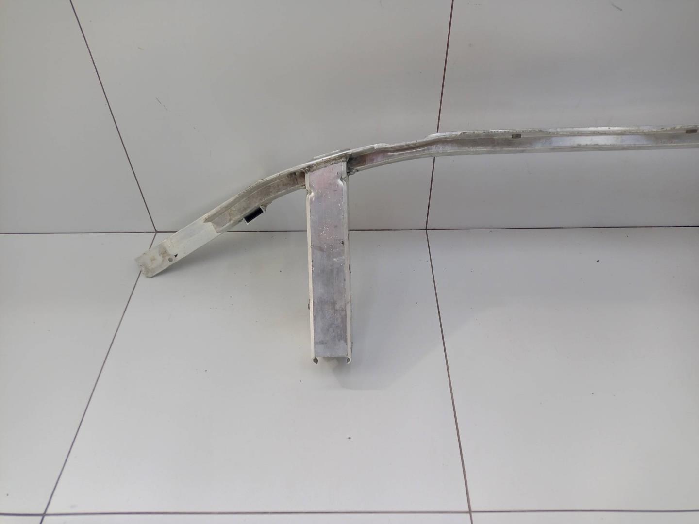 Усилитель переднего бампера