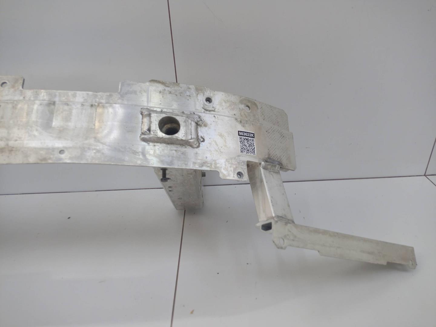 Усилитель переднего бампера