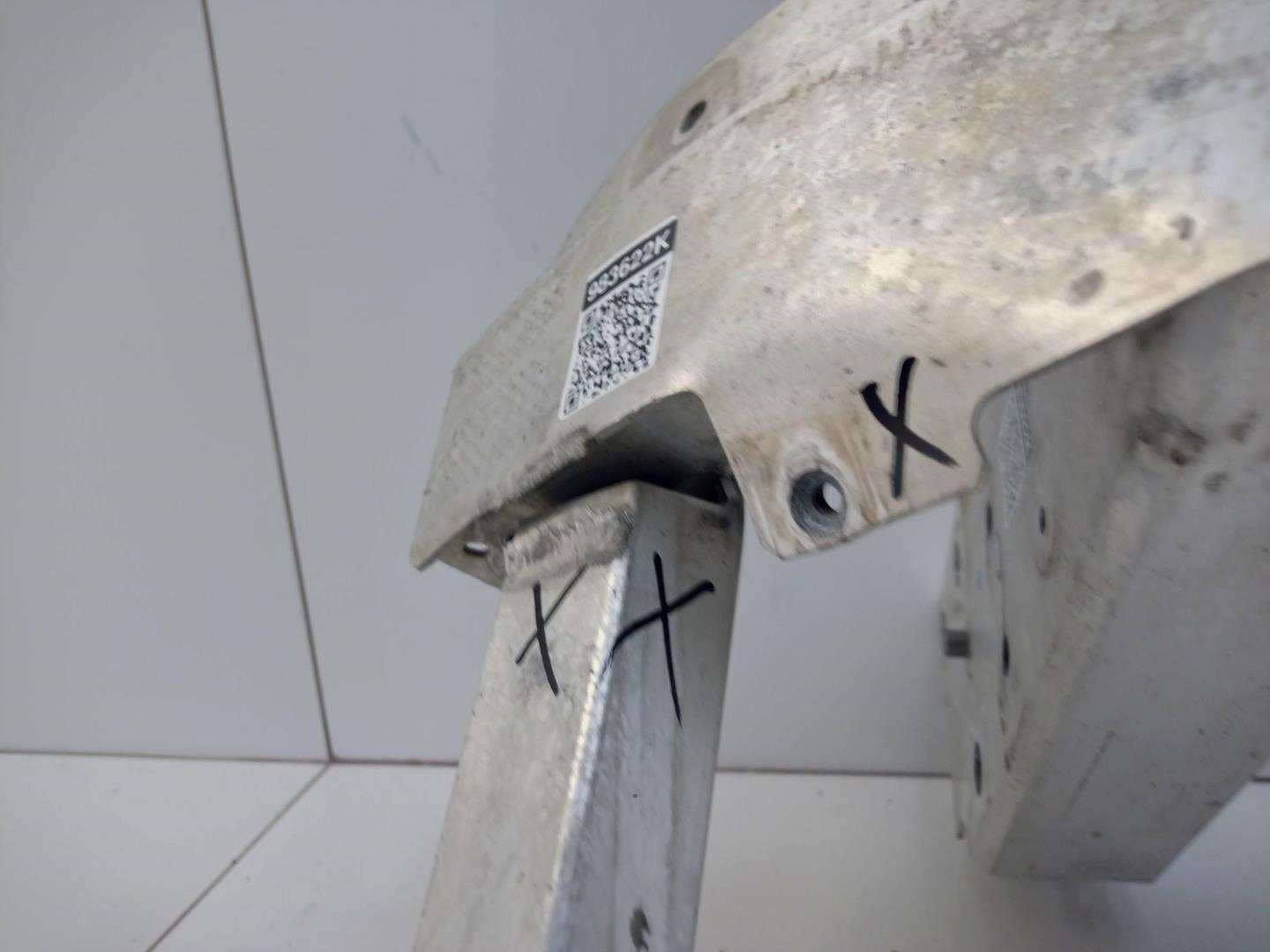 Усилитель переднего бампера