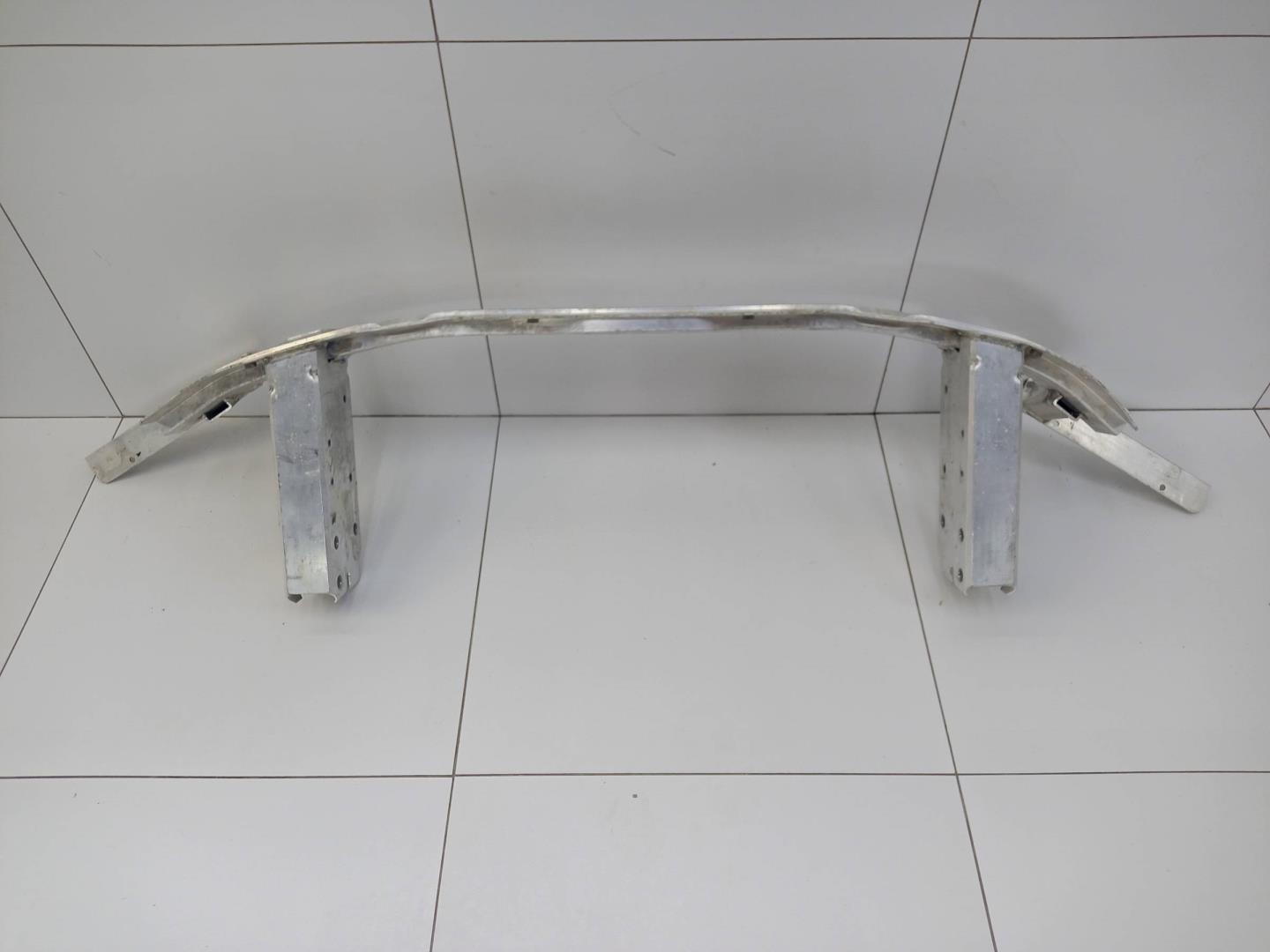 Усилитель переднего бампера