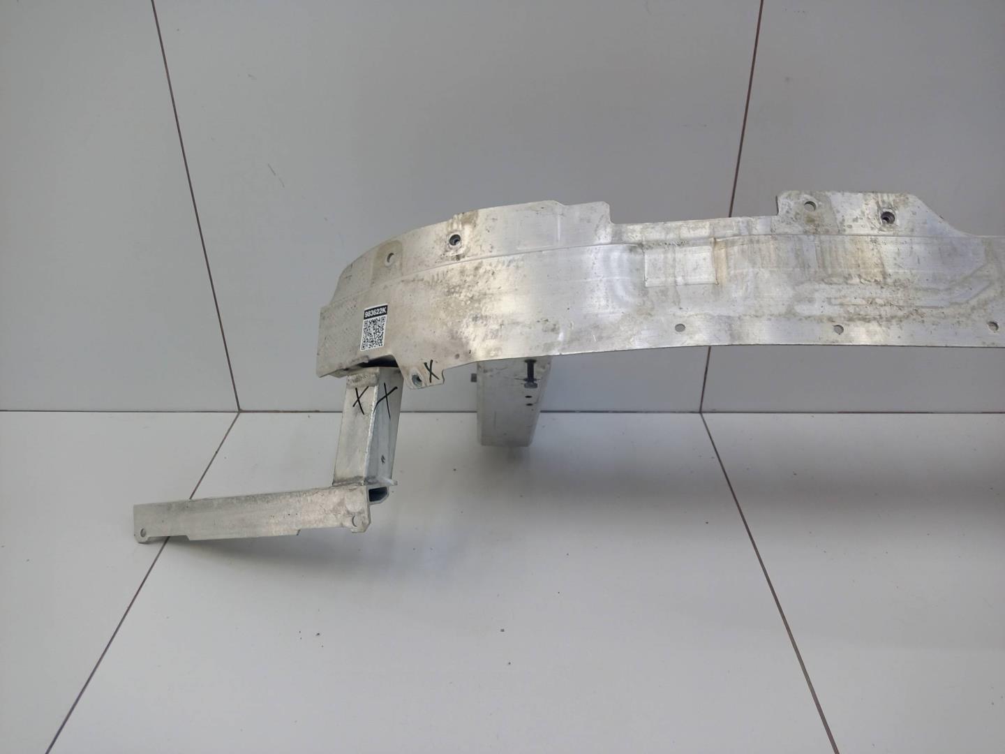 Усилитель переднего бампера